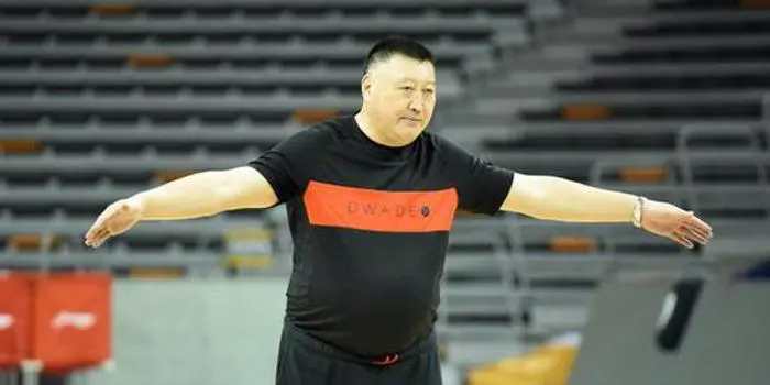 如何通过训练提高篮球运动员的速度_0